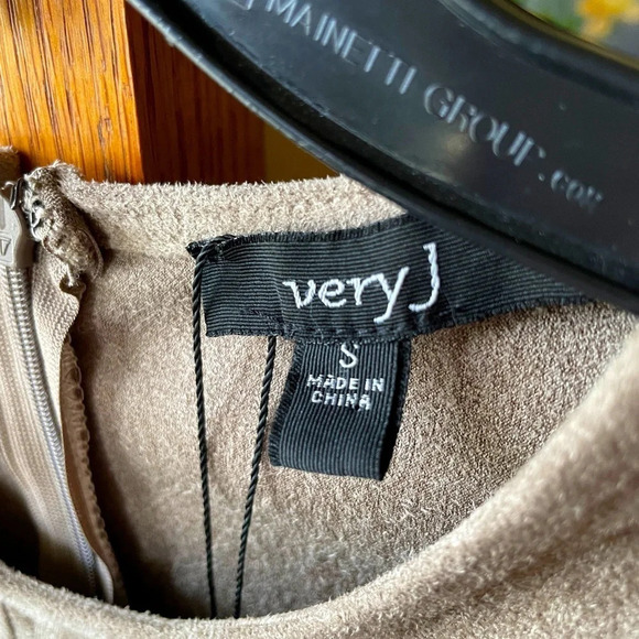 Very J women’s faux suede mini dress SZ small beige - Picture 4 of 9